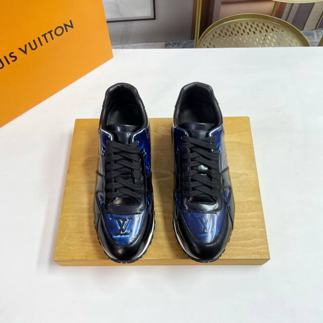 L家 顶级p: Size：39-44 38和45可定做 Lv奢品秋冬款男士run Away 运动鞋，采用经典开边珠牛皮老花擦色、适合四季穿着舒适透气，内里网布配